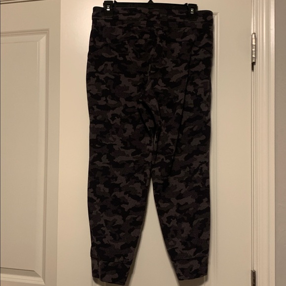 lululemon athletica Black Camo Joggers - Picture 4 of 5